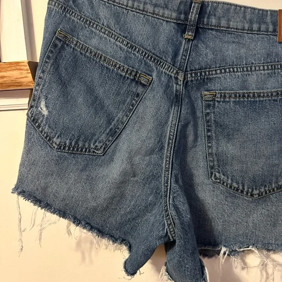 Lucky Brand Women's Ripped Jean Shorts - Light Blue - Picture 6 of 7